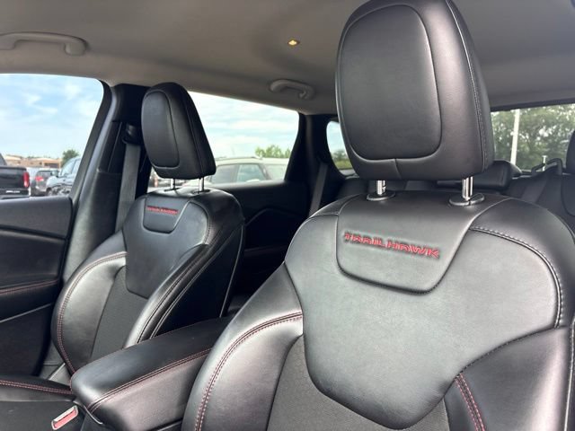Used 2022 Jeep Cherokee Trailhawk w/ Comfort/Convenience Group AWD/4WD image 13
