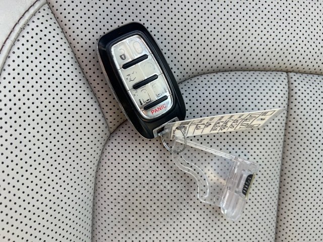 Used 2020 Chrysler Pacifica Limited image 41