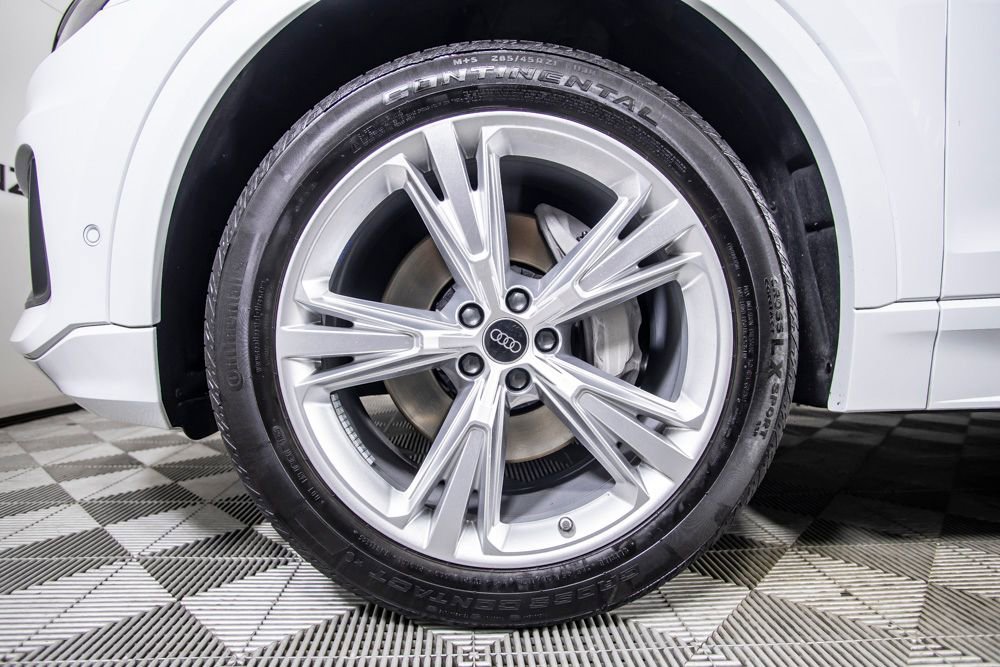 Used 2023 Audi Q8 Premium AWD/4WD image 47