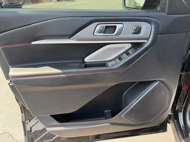 Used 2025 Ford Explorer ST image 19