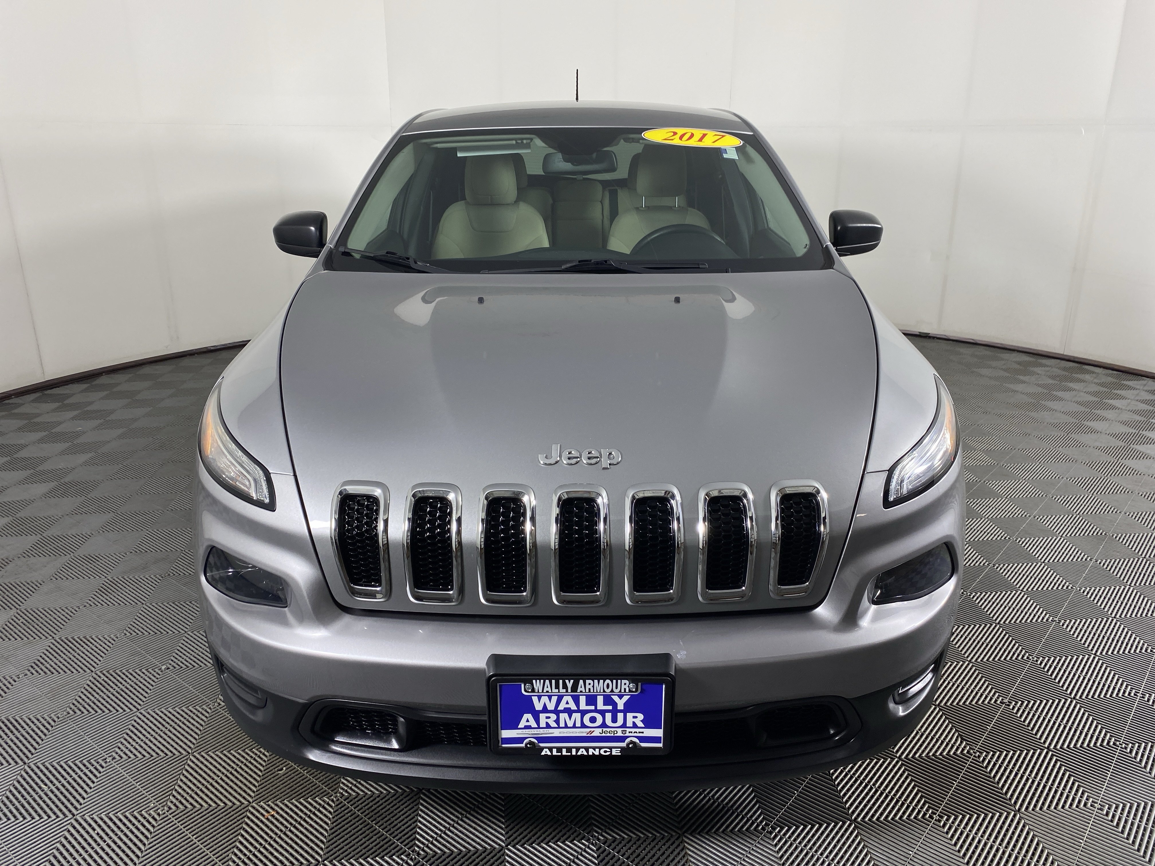 Used 2017 Jeep Cherokee Sport AWD/4WD image 10