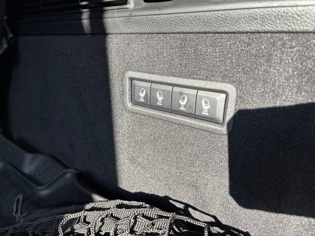 Used 2022 Jeep Grand Wagoneer Series III w/ Rear Seat Video Group 1 AWD/4WD image 12