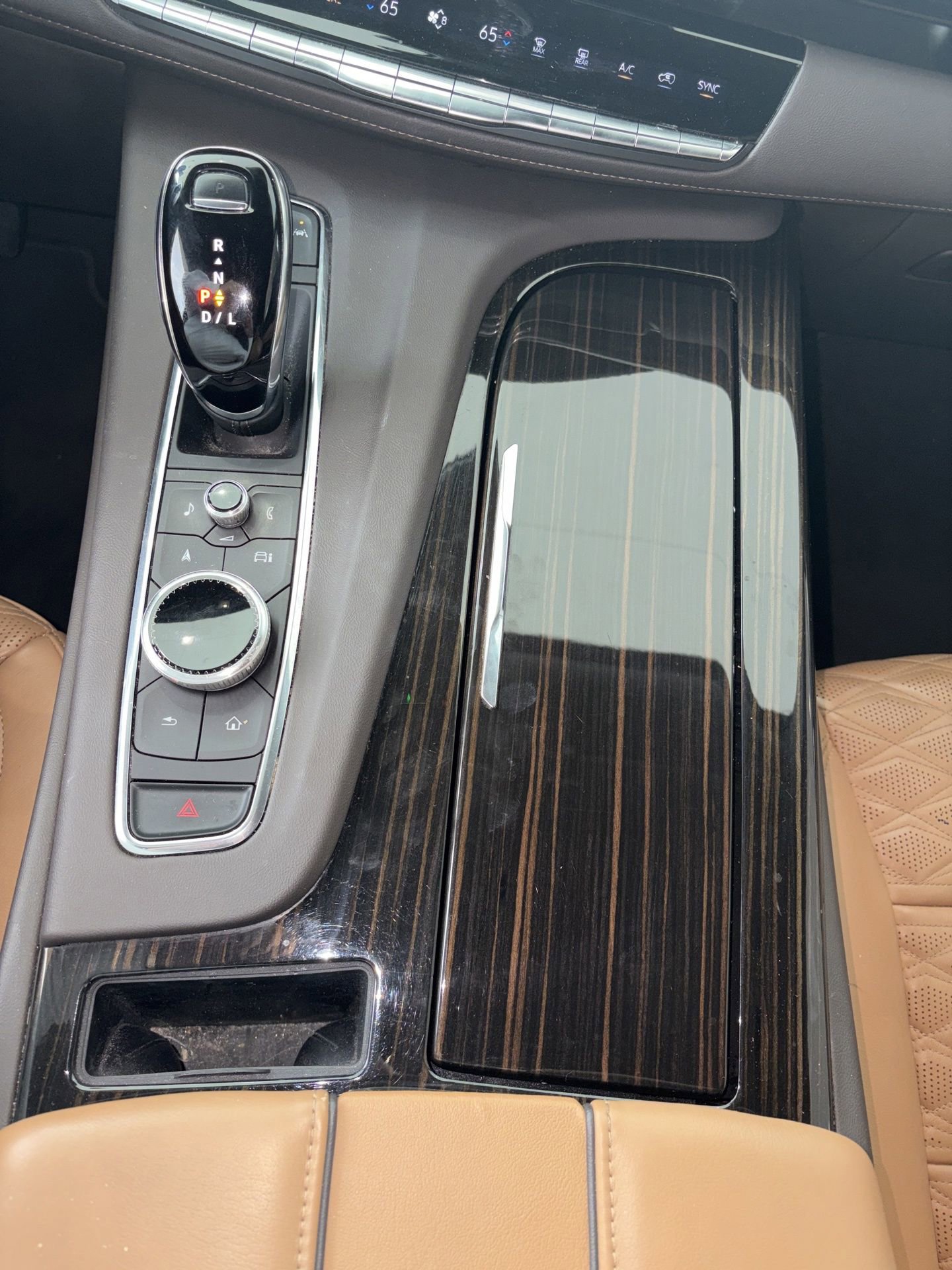 Used 2023 Cadillac Escalade Premium Luxury w/ Performance Package AWD/4WD image 13