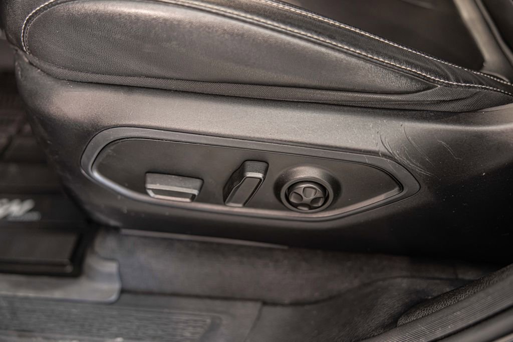 Used 2023 Jeep Grand Cherokee L Limited w/ Black Appearance Package image 24