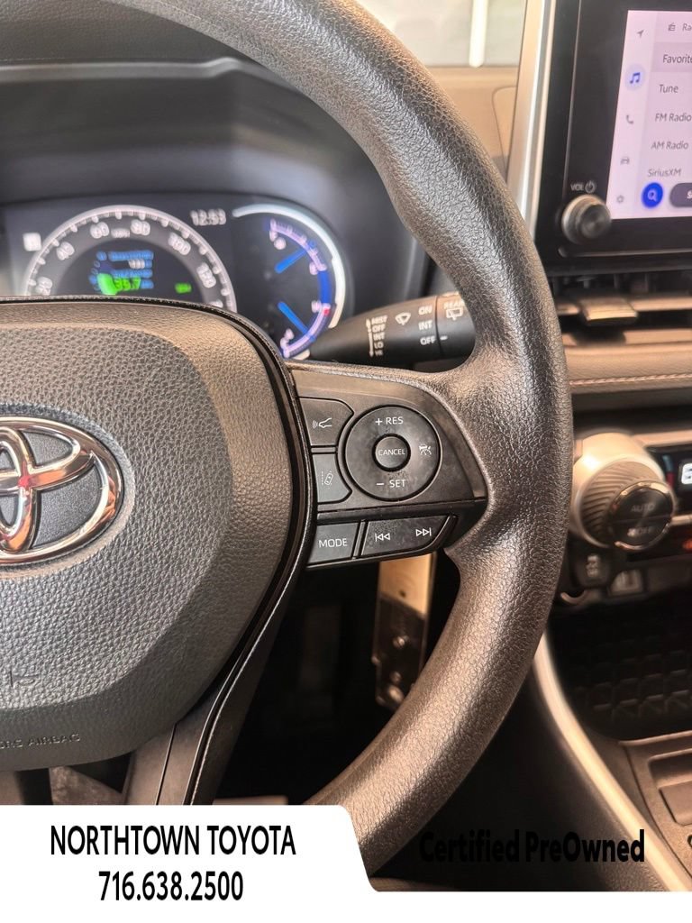 Used 2025 Toyota RAV4 LE AWD/4WD image 20