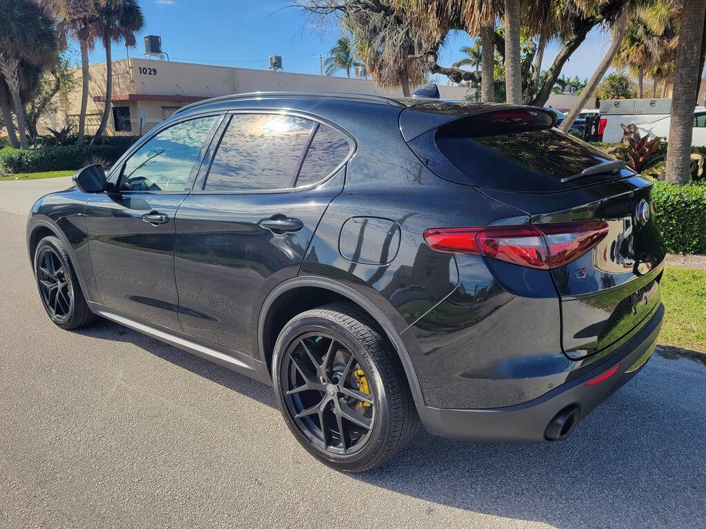 Used 2019 Alfa Romeo Stelvio Sprint w/ Nero Edizione image 6