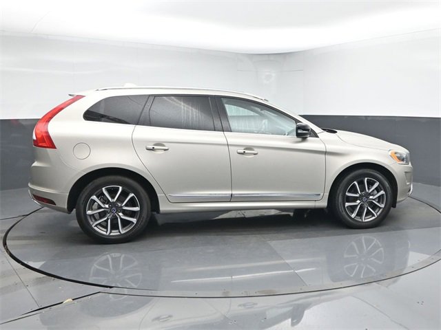 Used 2017 Volvo XC60 T6 Dynamic w/ Preferred Option Package image 8