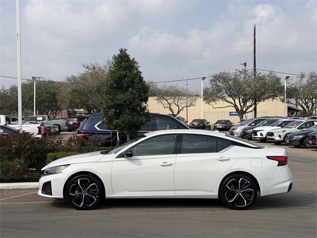 Used 2025 Nissan Altima 2.5 SR image 4