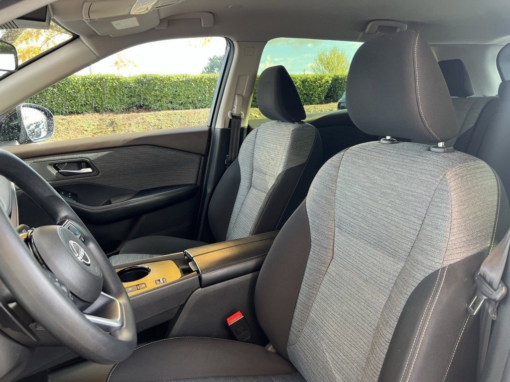 Used 2023 Nissan Rogue SV image 13