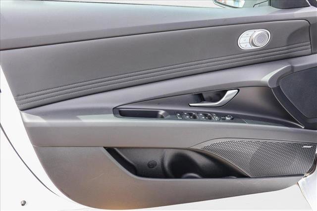 New 2025 Hyundai Elantra Limited image 12