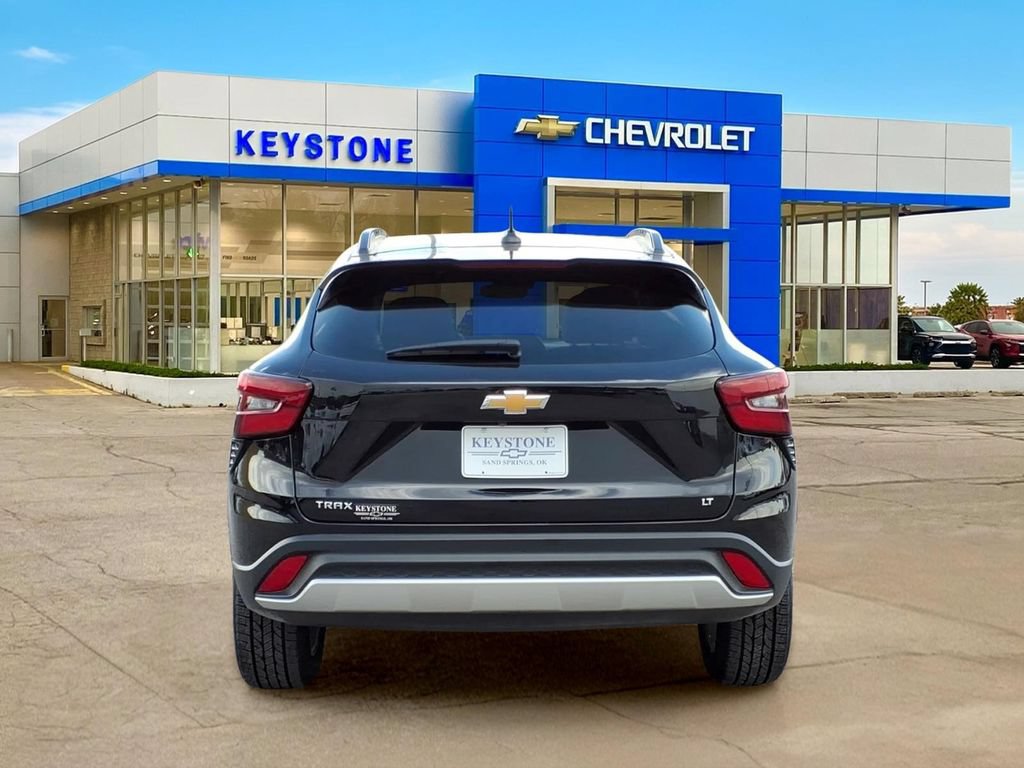 Used 2025 Chevrolet Trax LT FWD image 6