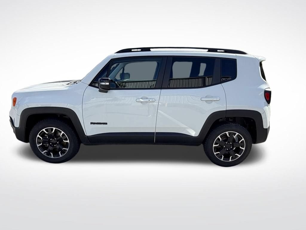 Used 2023 Jeep Renegade Latitude AWD/4WD image 2