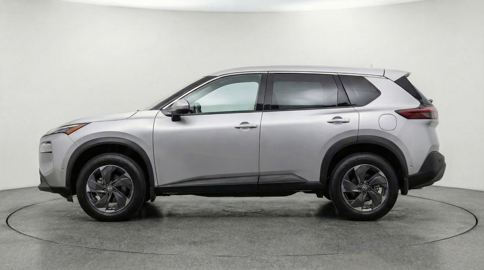 Used 2025 Nissan Rogue SV image 5