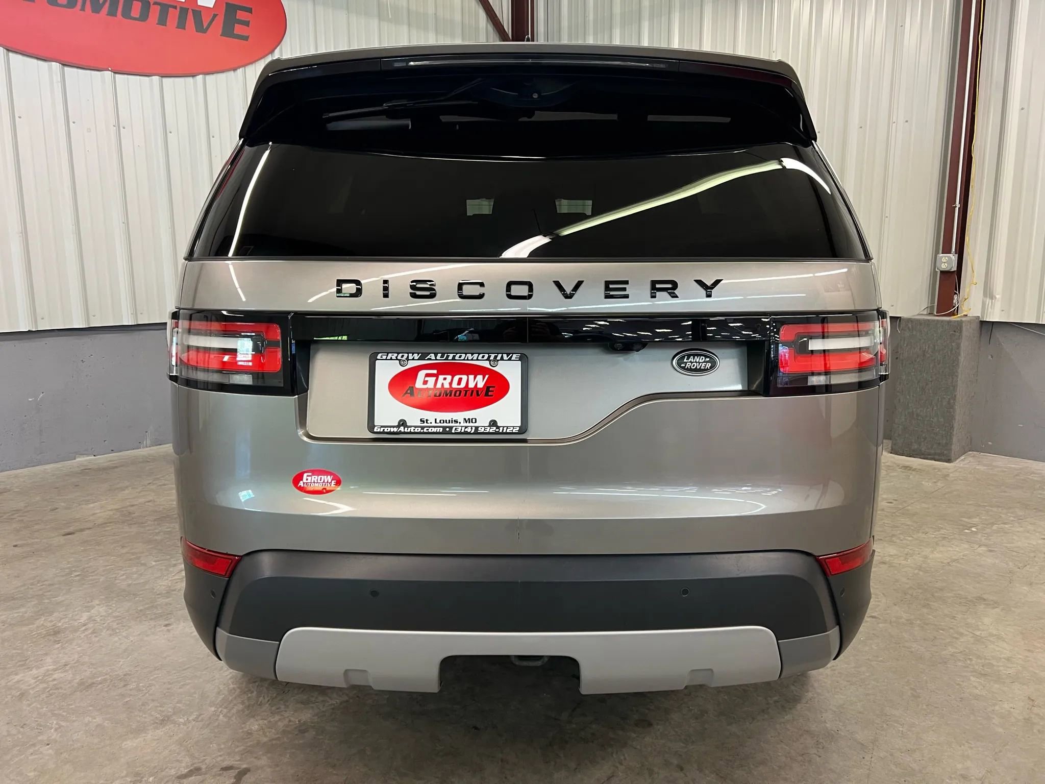 Used 2017 Land Rover Discovery First Edition image 11