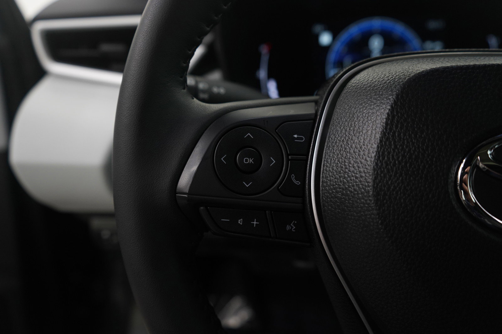 Used 2025 Toyota Corolla SE image 19