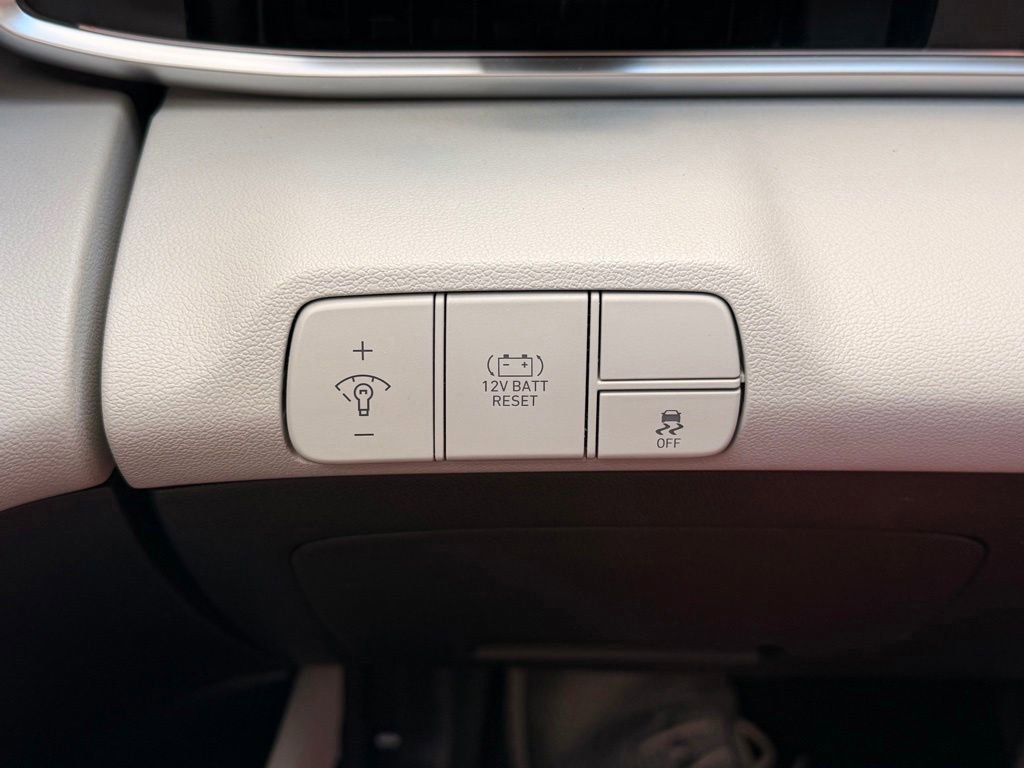 Used 2024 Hyundai Elantra Limited FWD image 34