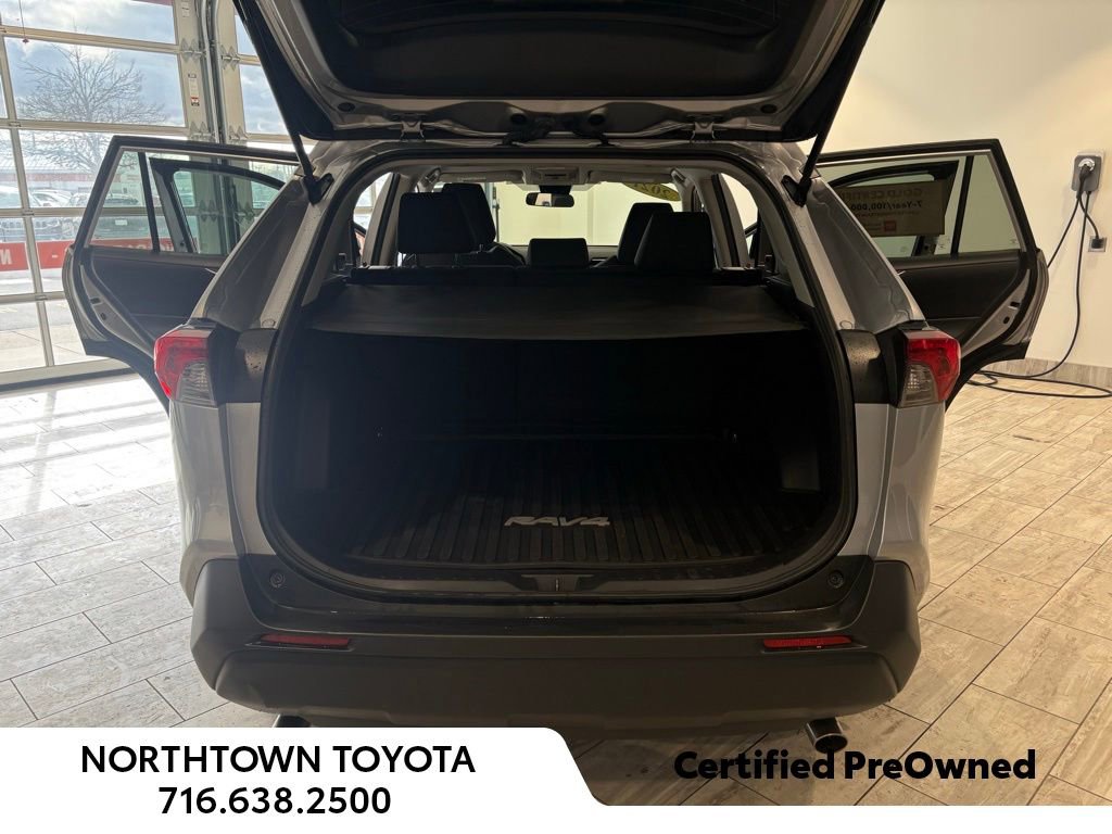 Used 2021 Toyota RAV4 LE image 22
