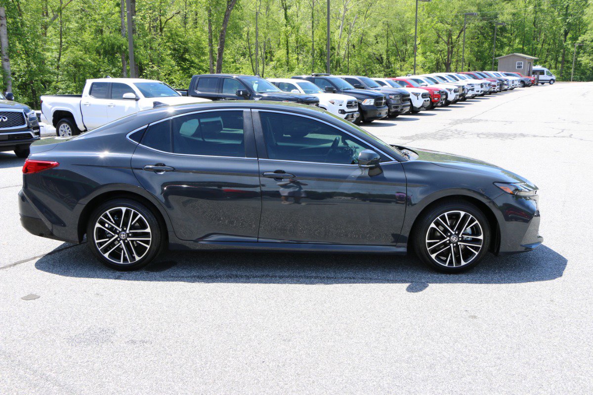Used 2025 Toyota Camry XLE FWD image 9