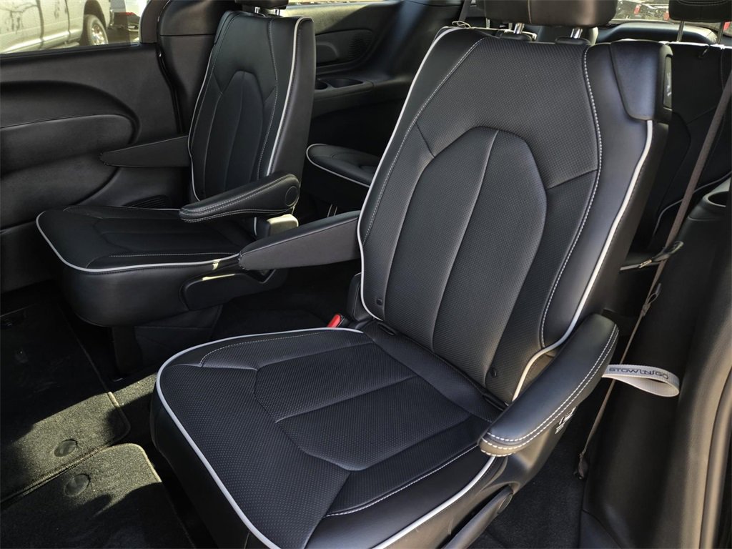 New 2026 Chrysler Pacifica Limited w/ S Appearance Package image 12