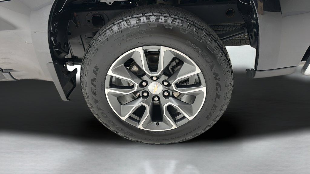 Used 2024 Chevrolet Silverado 1500 LT AWD/4WD image 9