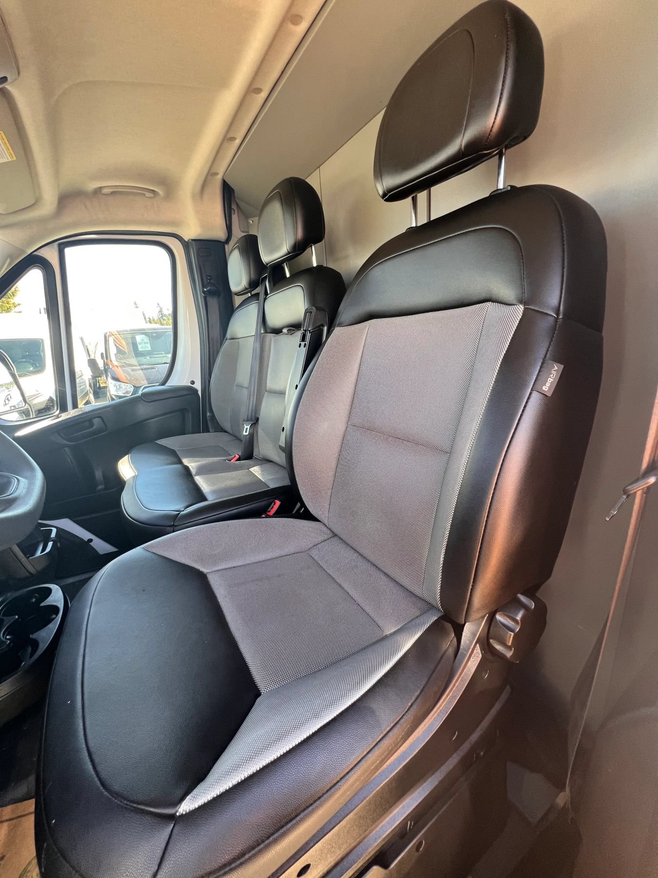 Used 2024 RAM ProMaster 2500 w/ Convenience Group FWD image 10