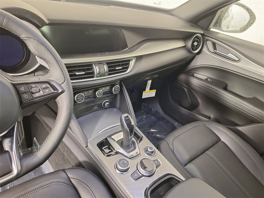 New 2025 Alfa Romeo Stelvio Sprint w/ Convenience Package image 22