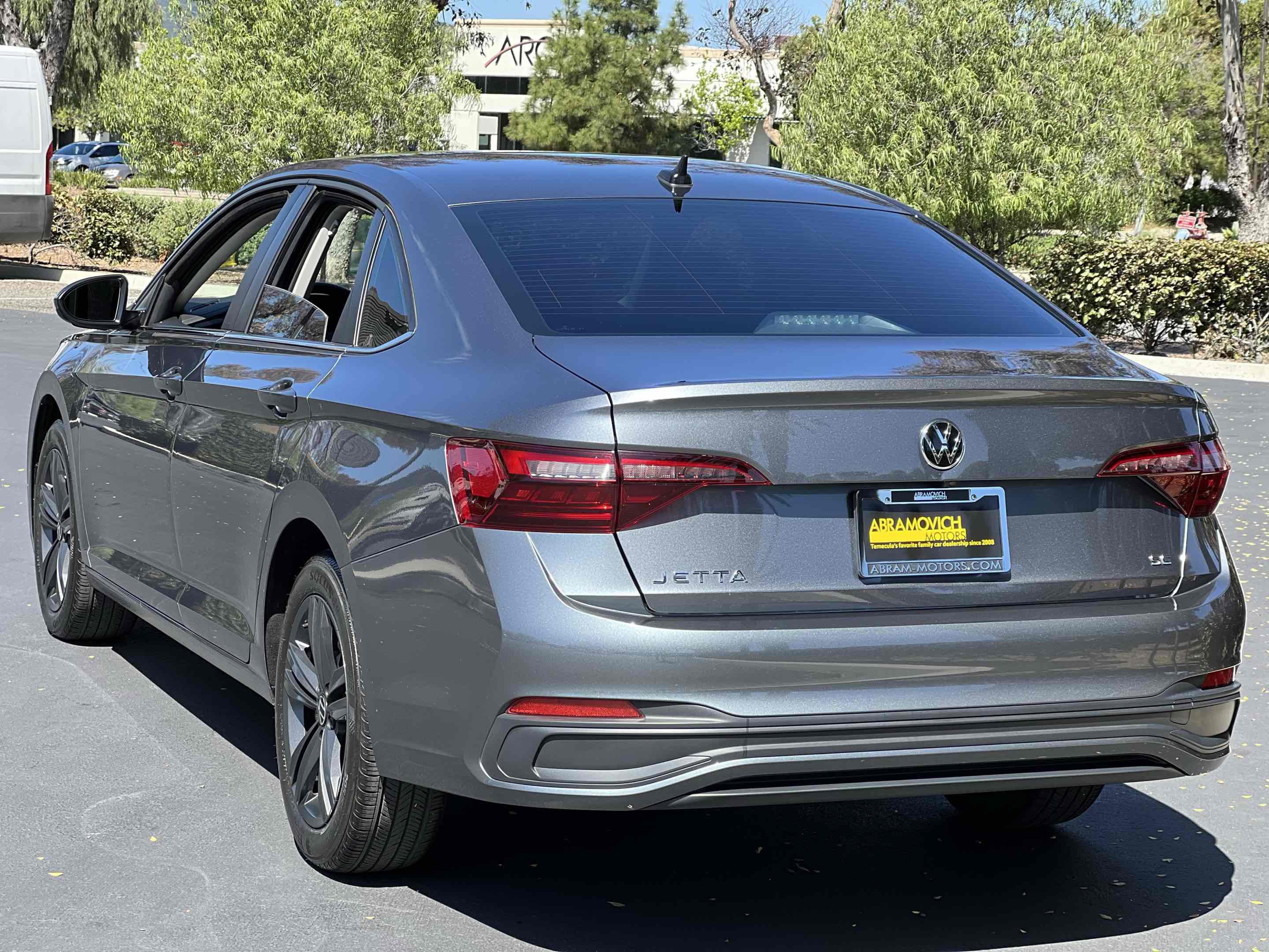 Used 2023 Volkswagen Jetta SE w/ Panoramic Sunroof Package FWD image 20