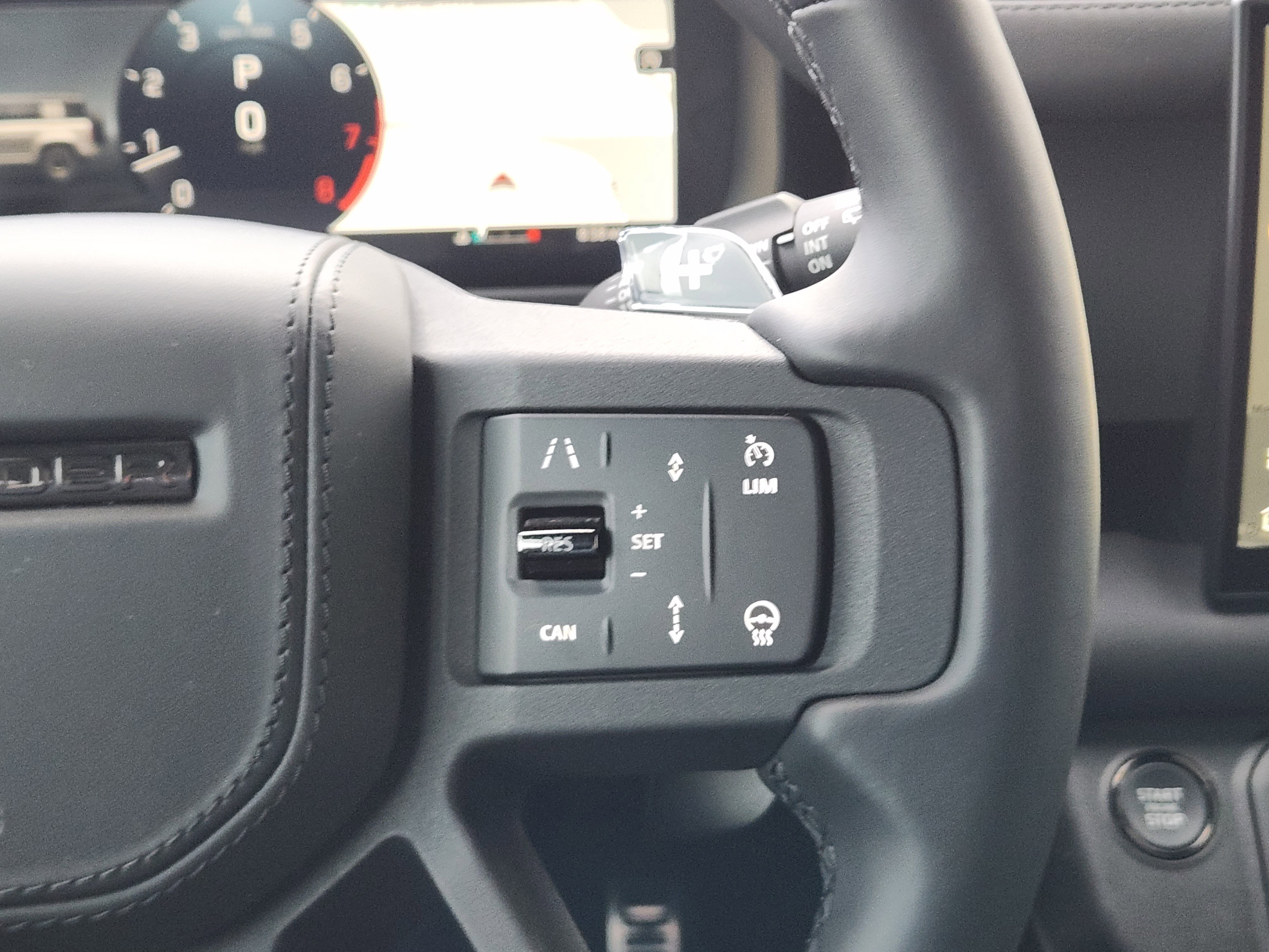 Certified 2025 Land Rover Defender 110 image 31