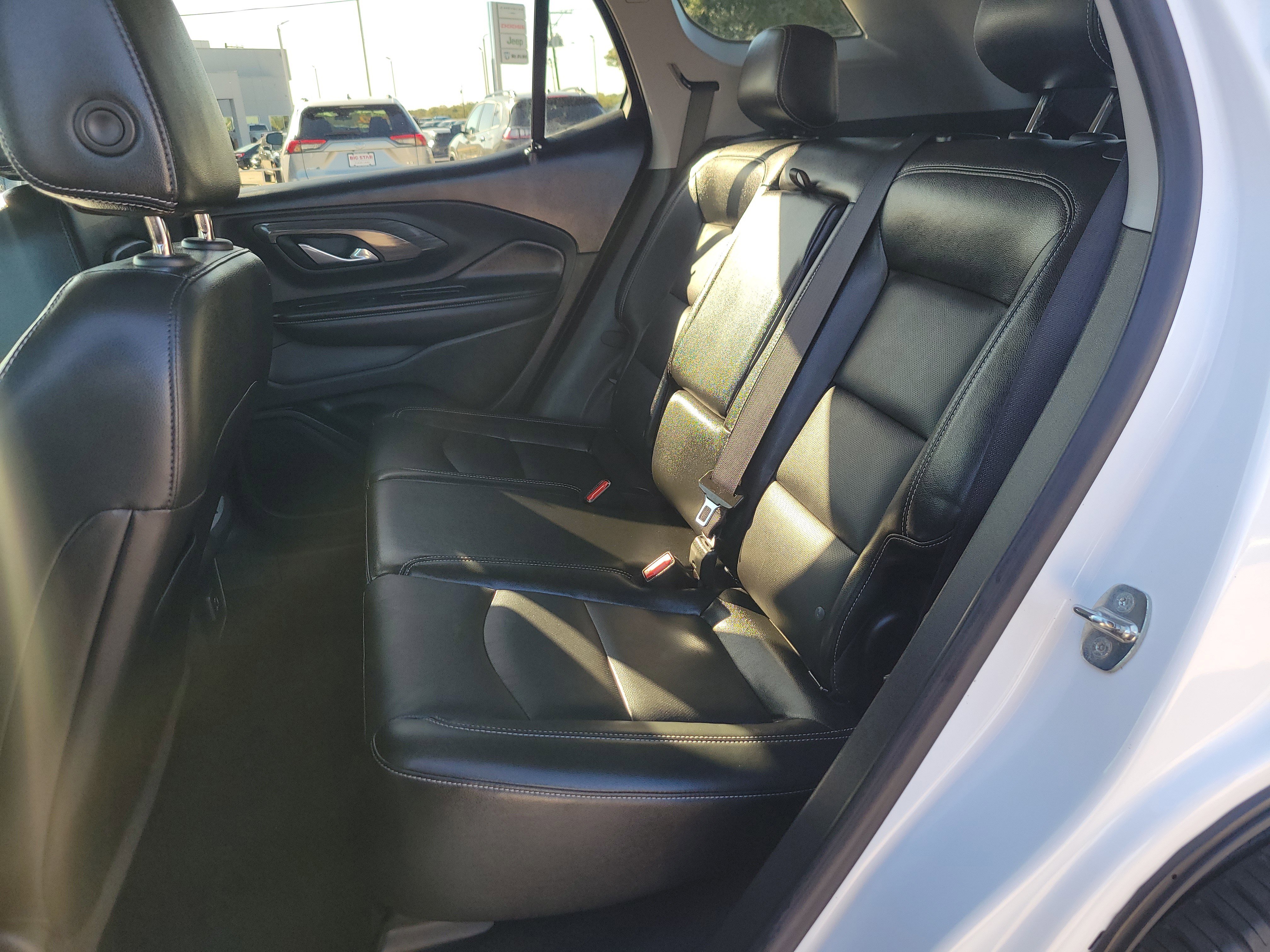 Used 2023 GMC Terrain SLT image 16