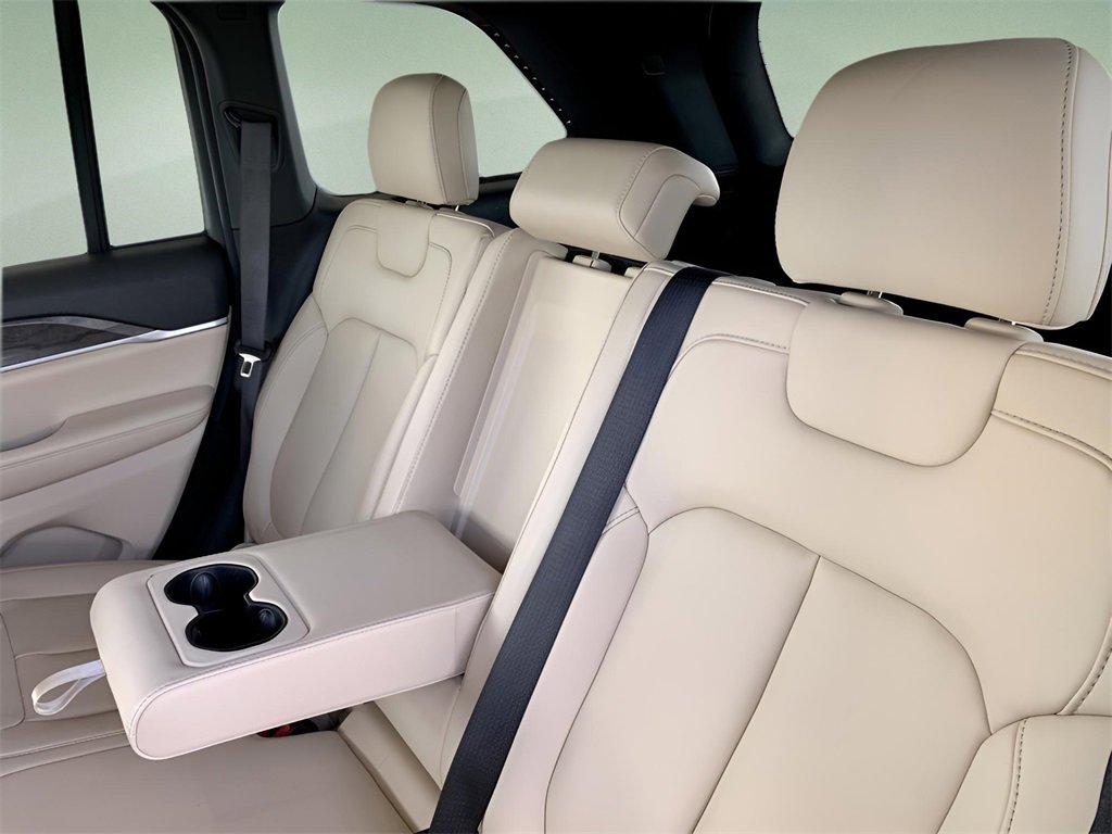 Used 2023 Jeep Grand Cherokee Limited image 20