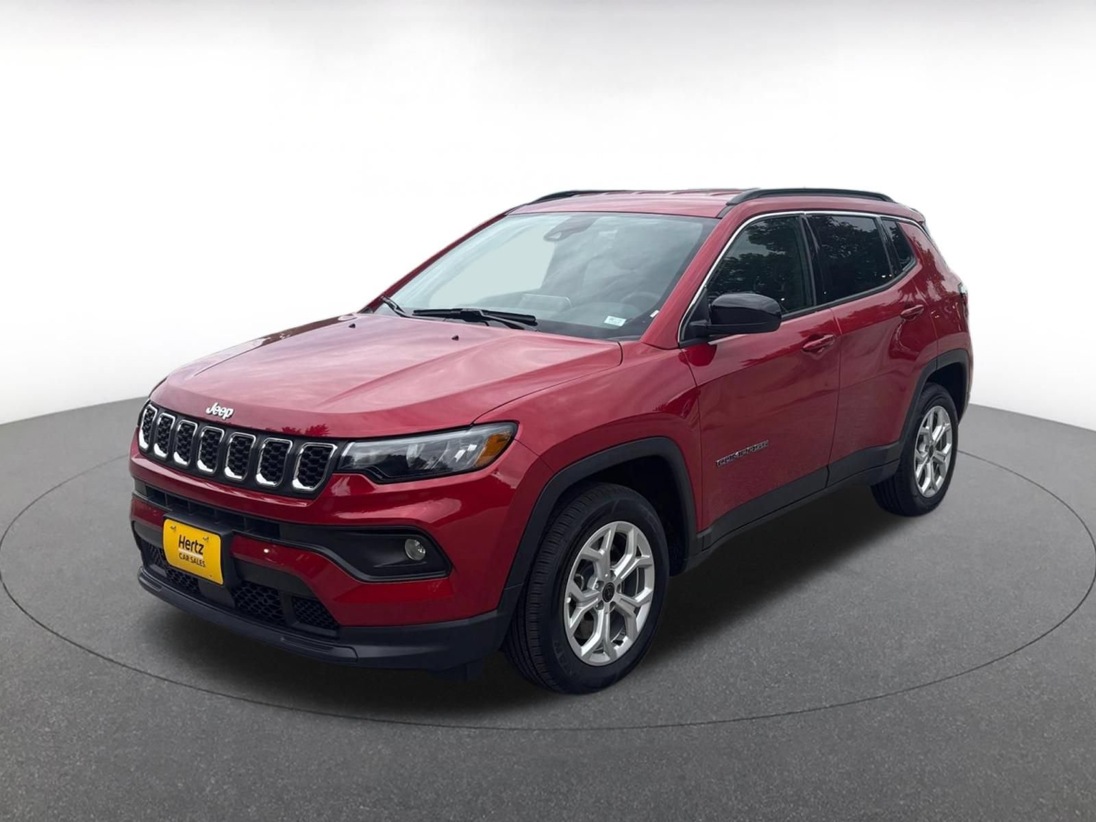 Used 2025 Jeep Compass Latitude AWD/4WD image 4