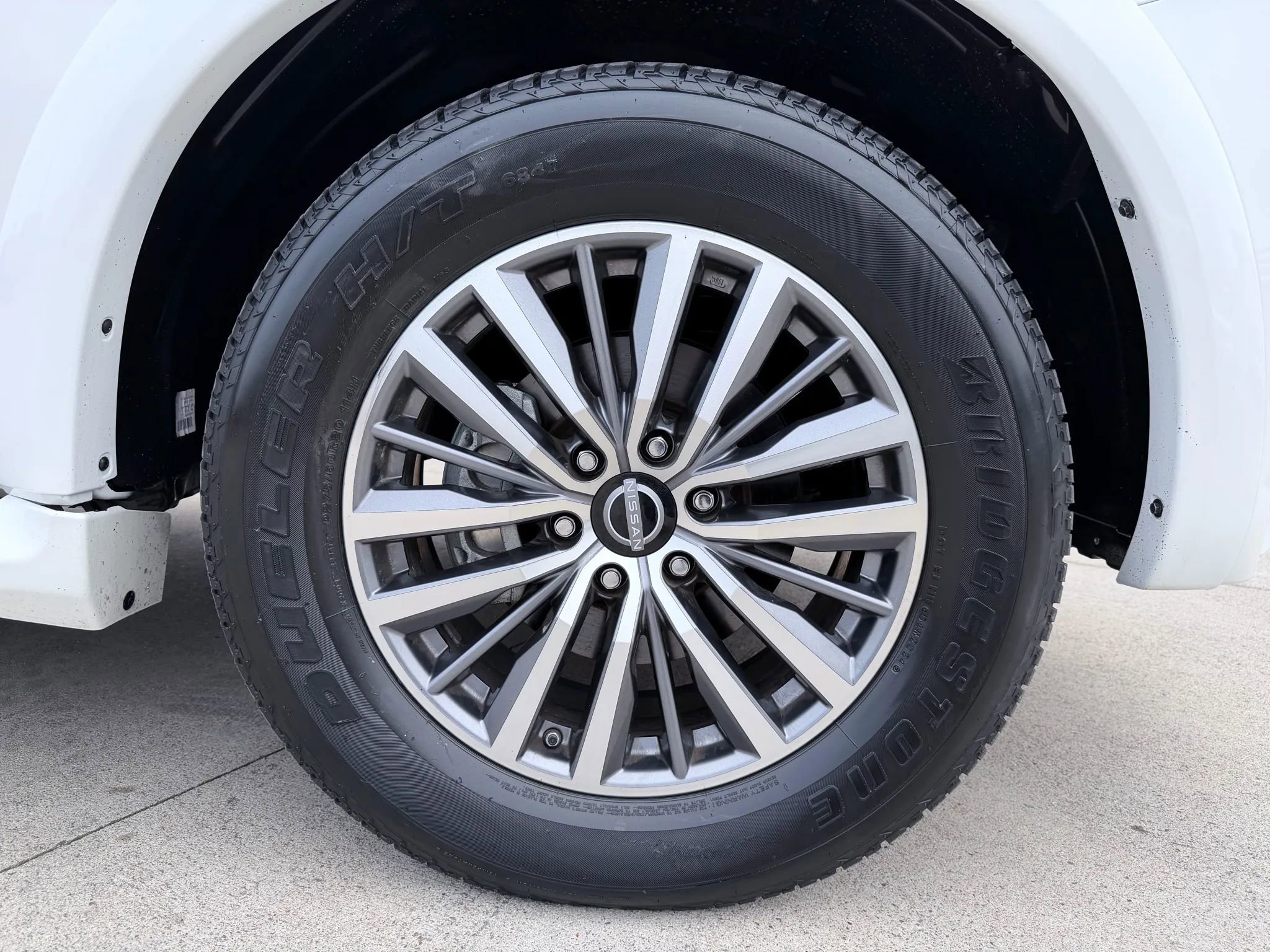 Used 2024 Nissan Armada SL w/ Captain's Chairs Package image 43