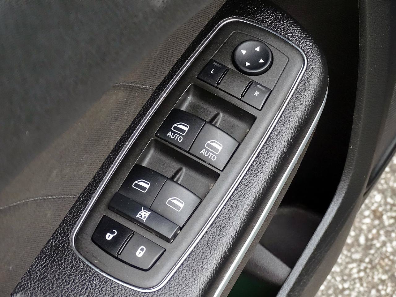 Used 2022 Dodge Charger SXT RWD image 25