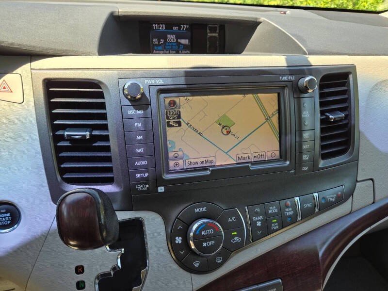 Used 2012 Toyota Sienna XLE w/ Premium Pkg FWD image 20