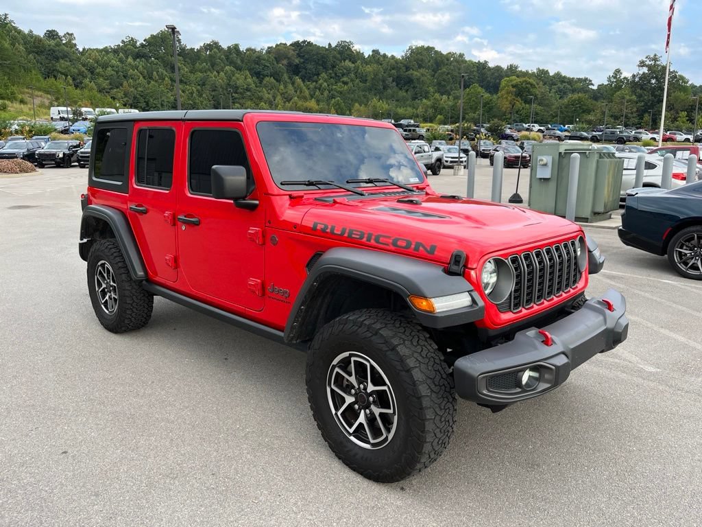 Used 2025 Jeep Wrangler Unlimited Rubicon AWD/4WD image 2