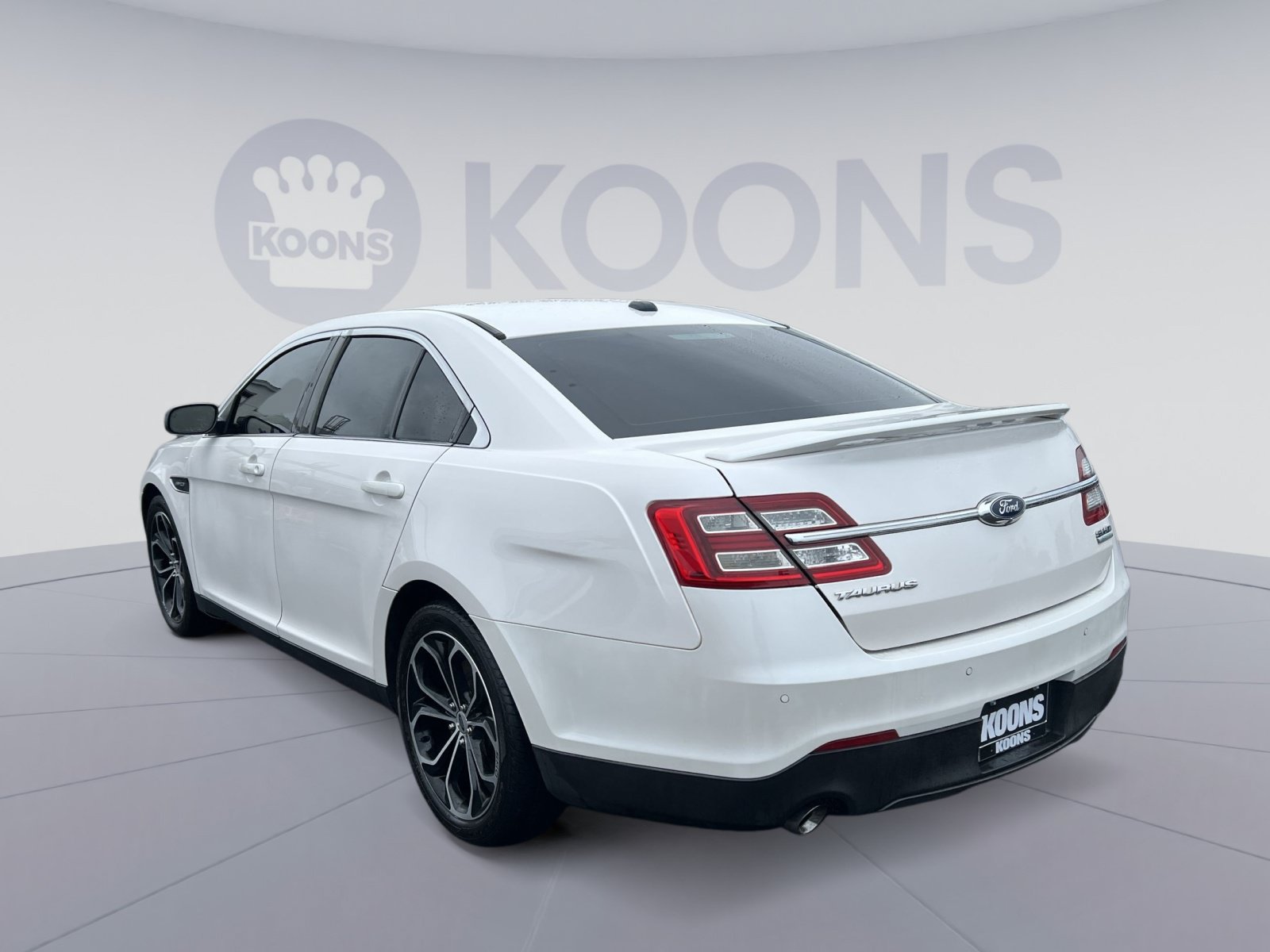 Used 2018 Ford Taurus SHO AWD/4WD image 8