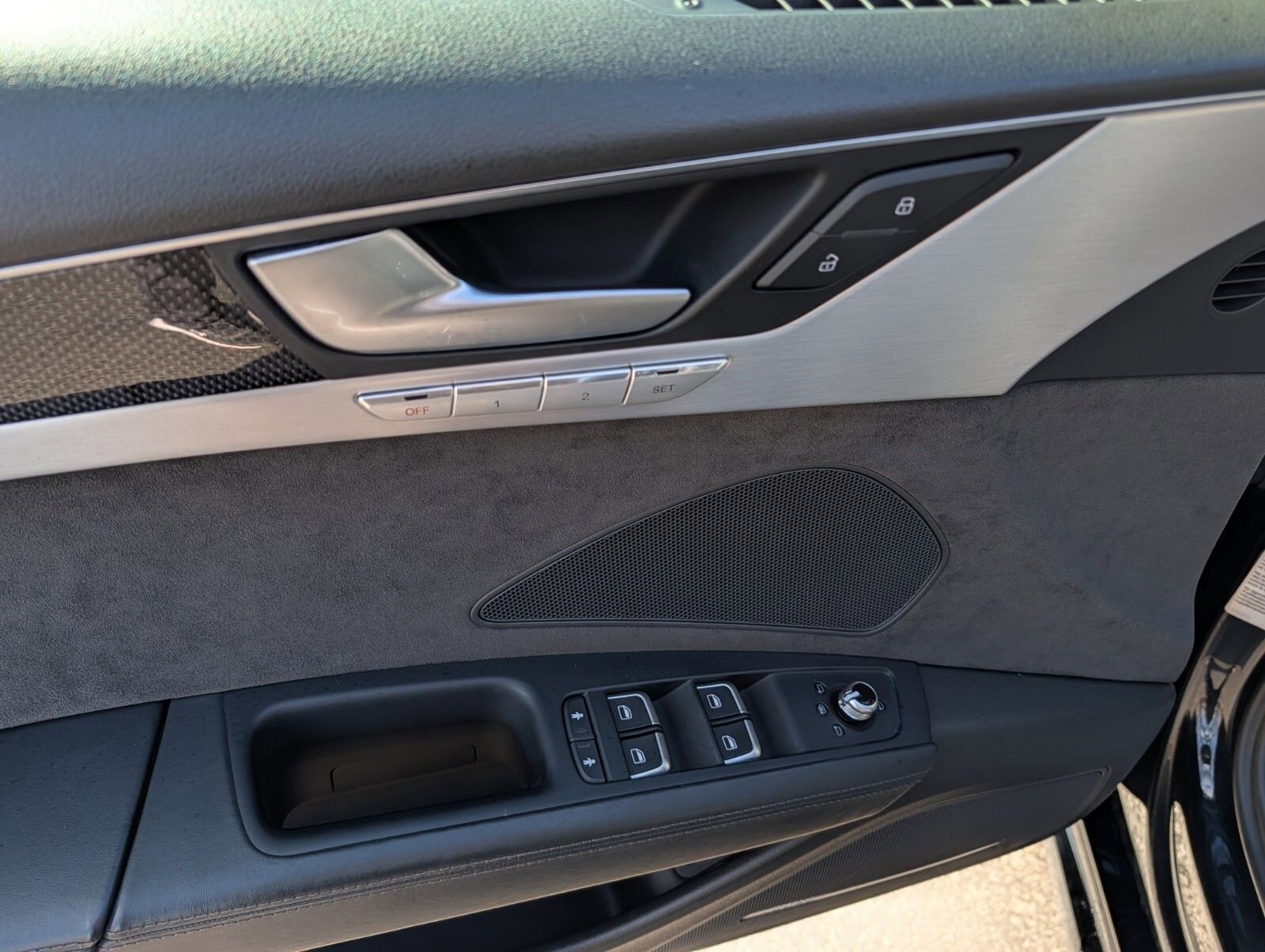 Used 2015 Audi S8 w/ S8 Cold Weather Package image 28