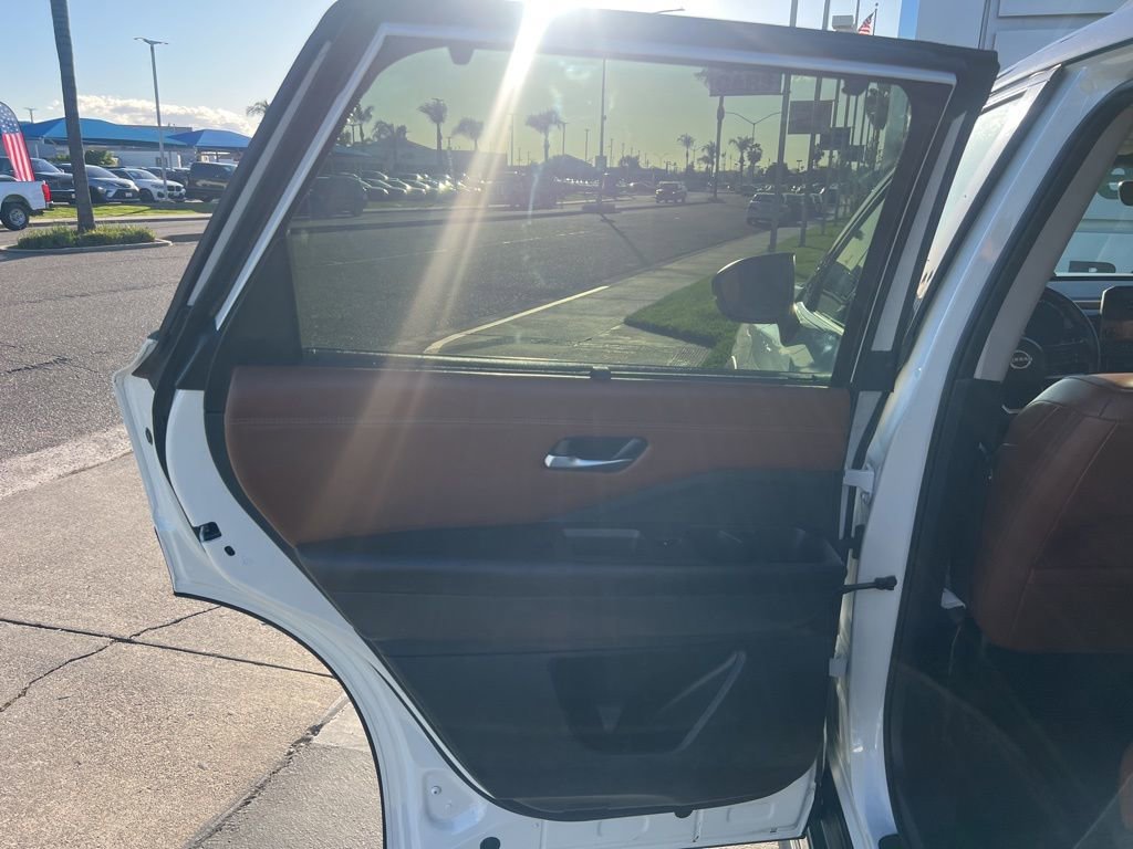 Used 2023 Nissan Pathfinder Platinum w/ Cargo Package AWD/4WD image 30