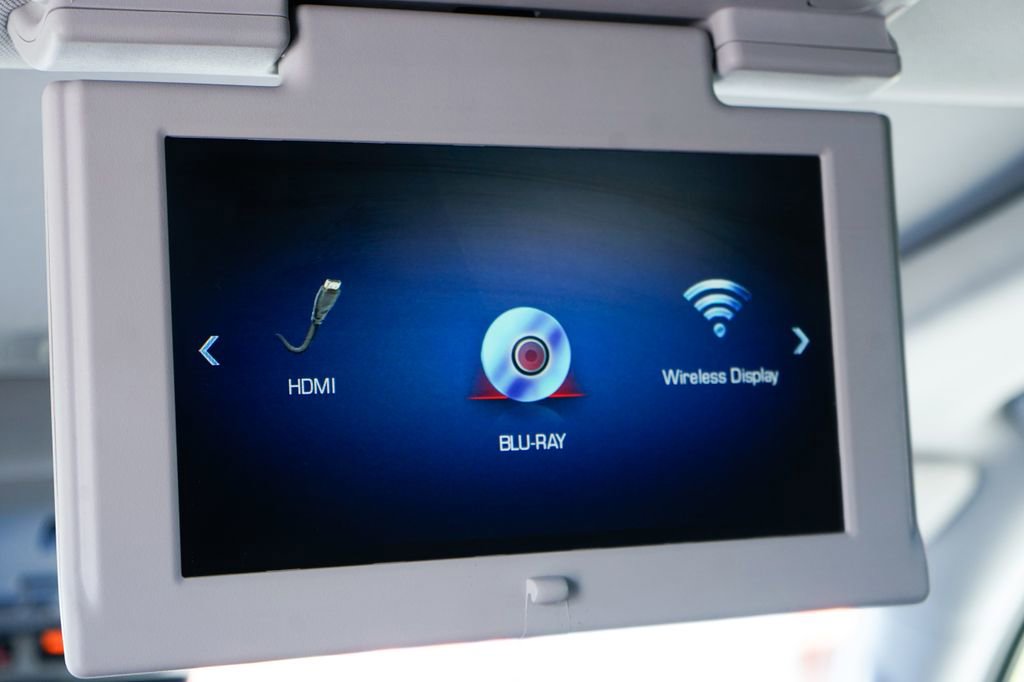 Used 2018 Cadillac Escalade ESV Premium Luxury image 41