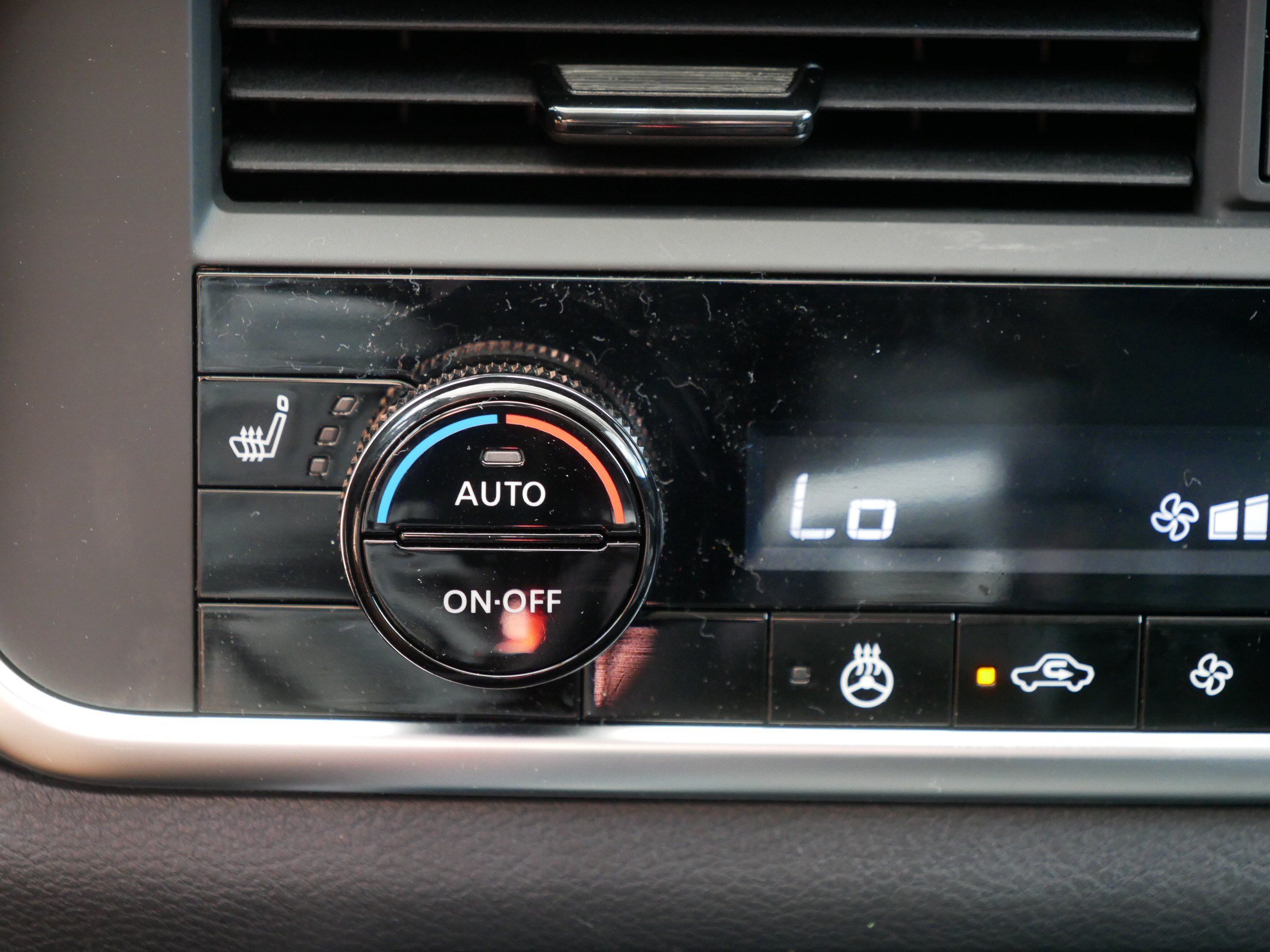 Certified 2026 Nissan Rogue Dark Armor AWD/4WD image 33