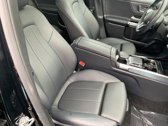 Used 2021 Mercedes-Benz GLB 250 4MATIC image 11