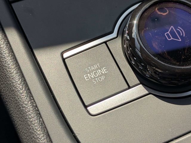 New 2026 Volkswagen Tiguan SE R-Line FWD image 28