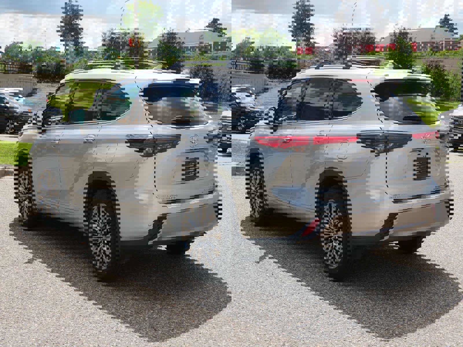 Used 2020 Toyota Highlander Platinum image 5