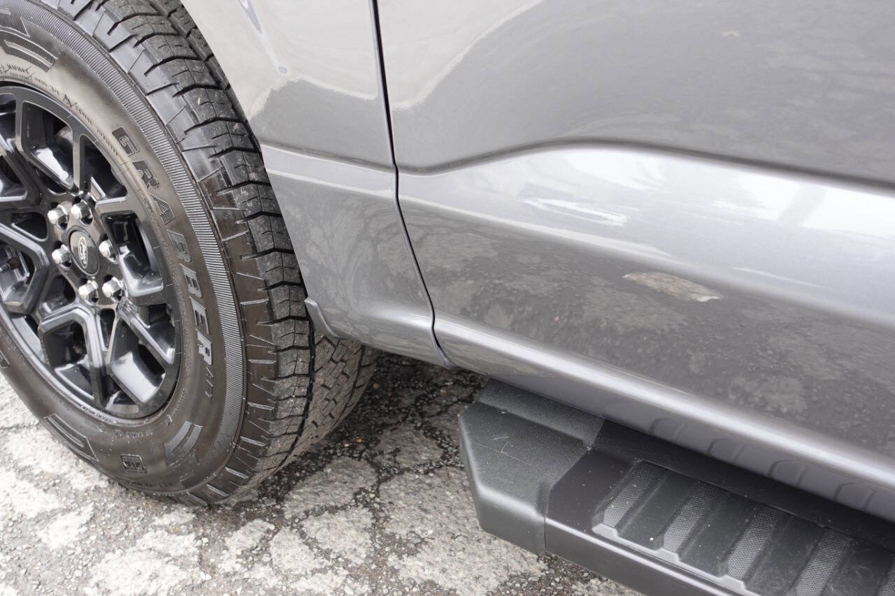 Used 2024 Ford F150 XLT w/ XLT Black Appearance Package image 12