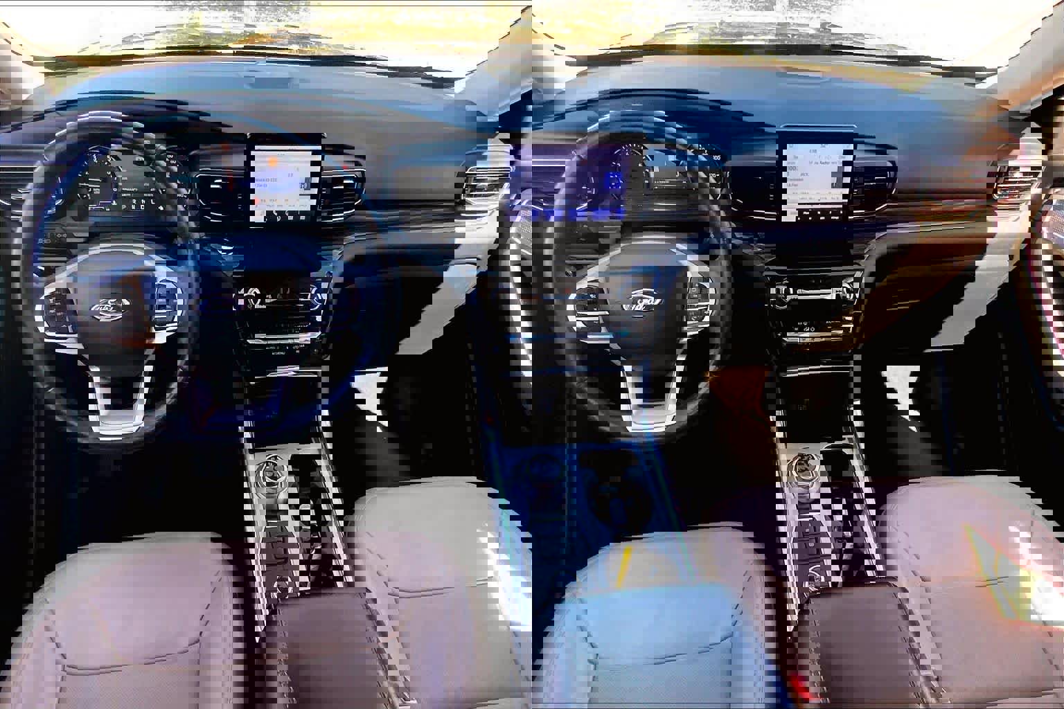 Used 2023 Ford Explorer Limited image 15