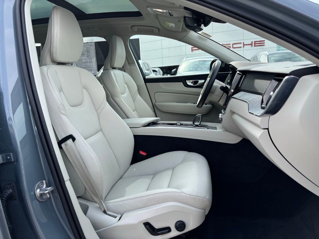 Used 2023 Volvo XC60 B5 Plus w/ Climate Package AWD/4WD image 18