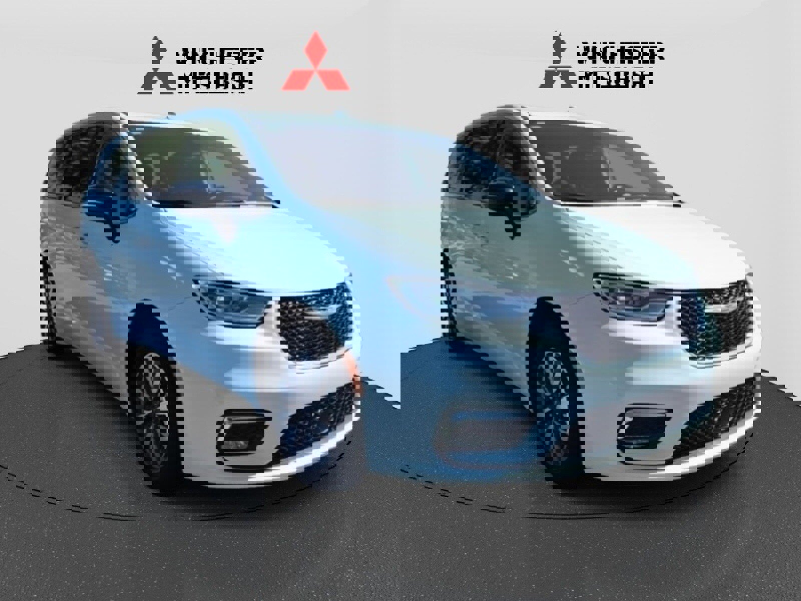 Used 2024 Chrysler Pacifica Select image 3