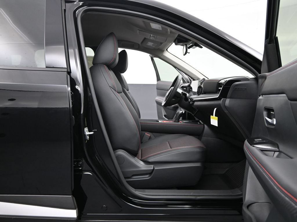 New 2026 Nissan Kicks SR FWD image 14