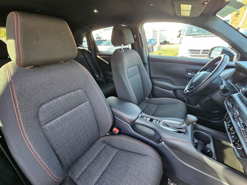 Certified 2025 Honda HR-V Sport image 11