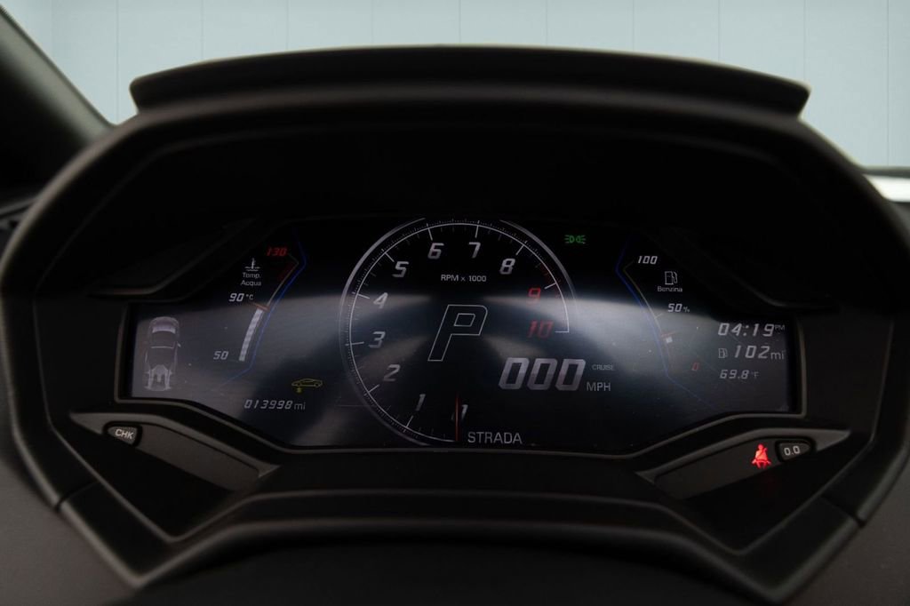 Used 2020 Lamborghini Huracan EVO image 24